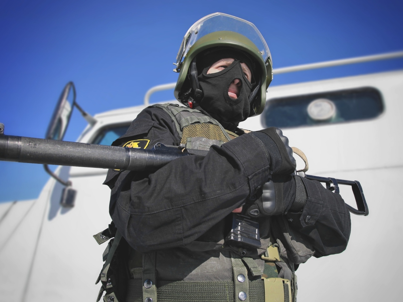 Спецназовец с оружием