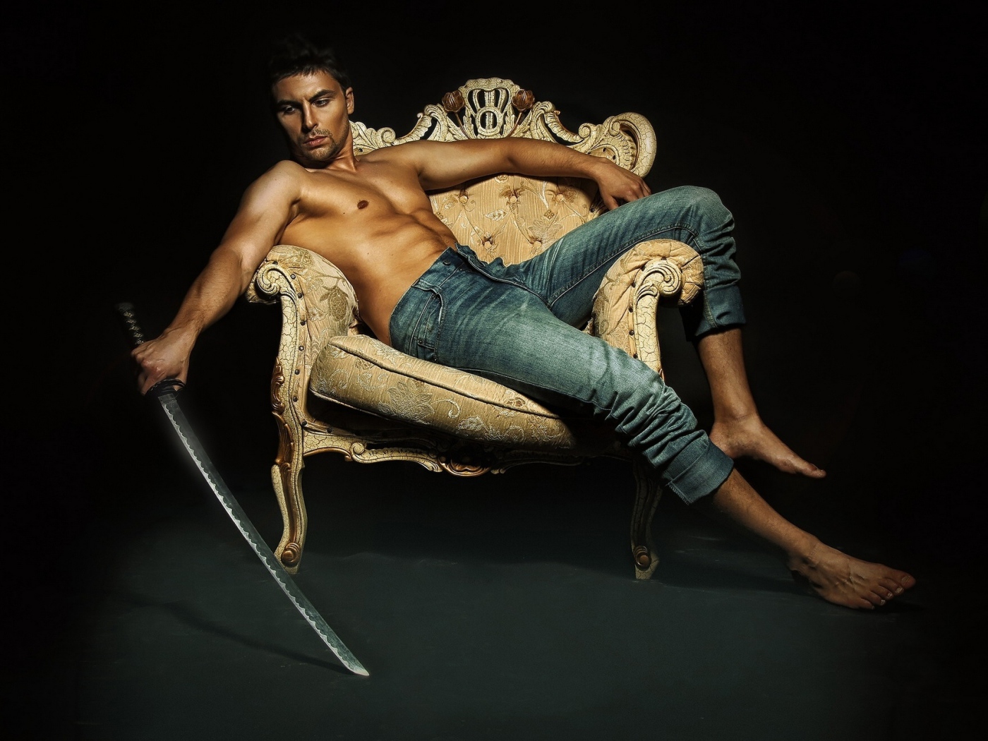 Евгений Агафонов с мечом