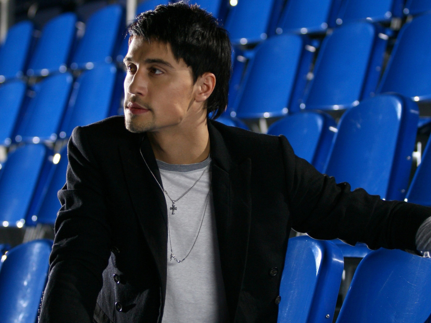 Известный актер Дима Билан