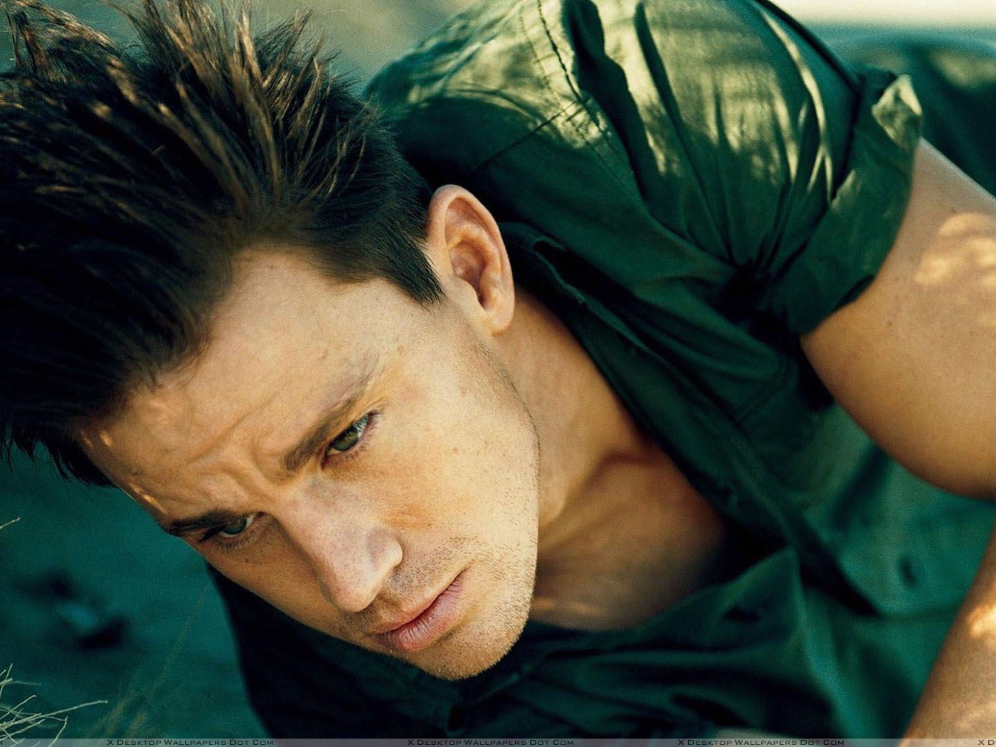 Ченнинг Татум в черной рубашке