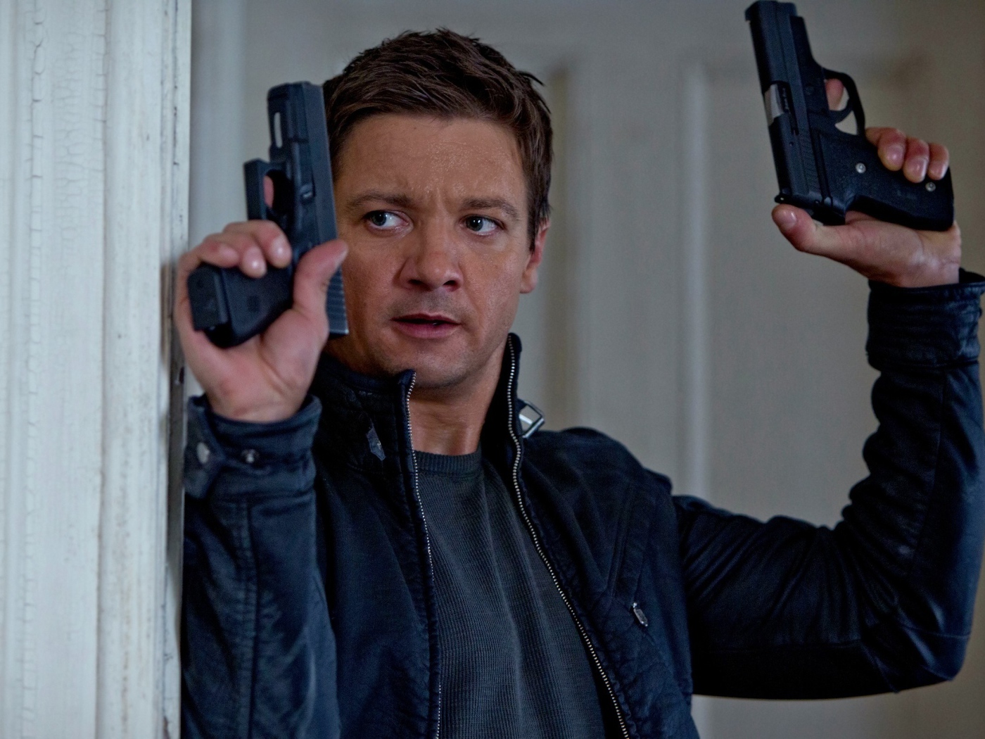 Известный Джереми Реннер