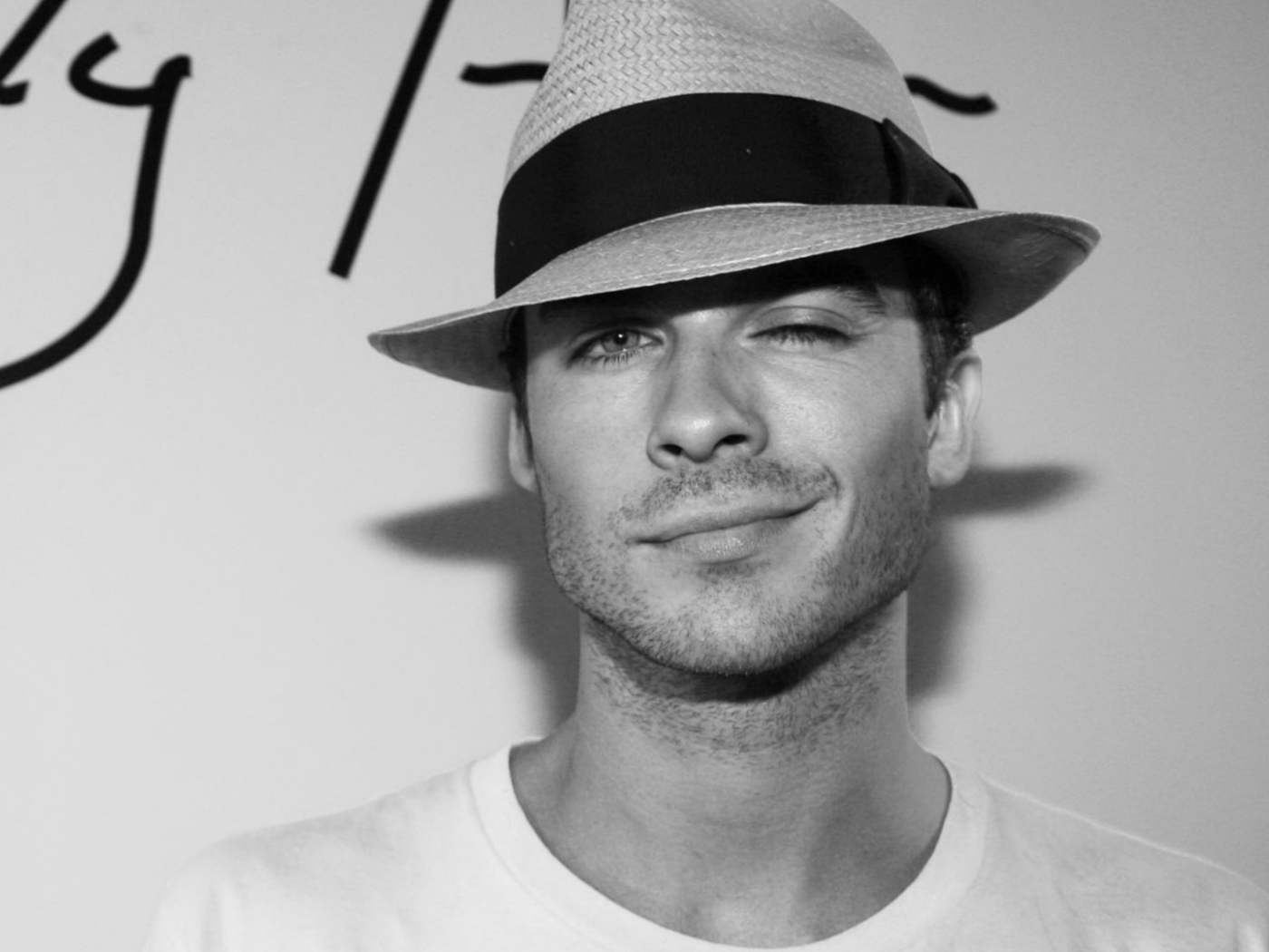 Йен Сомерхолдер в шляпе