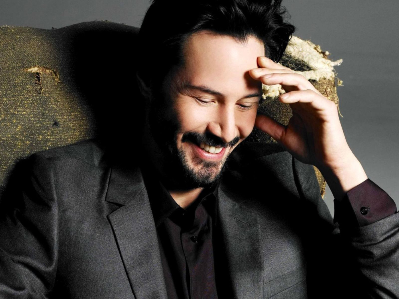 Киану Ривз смеется