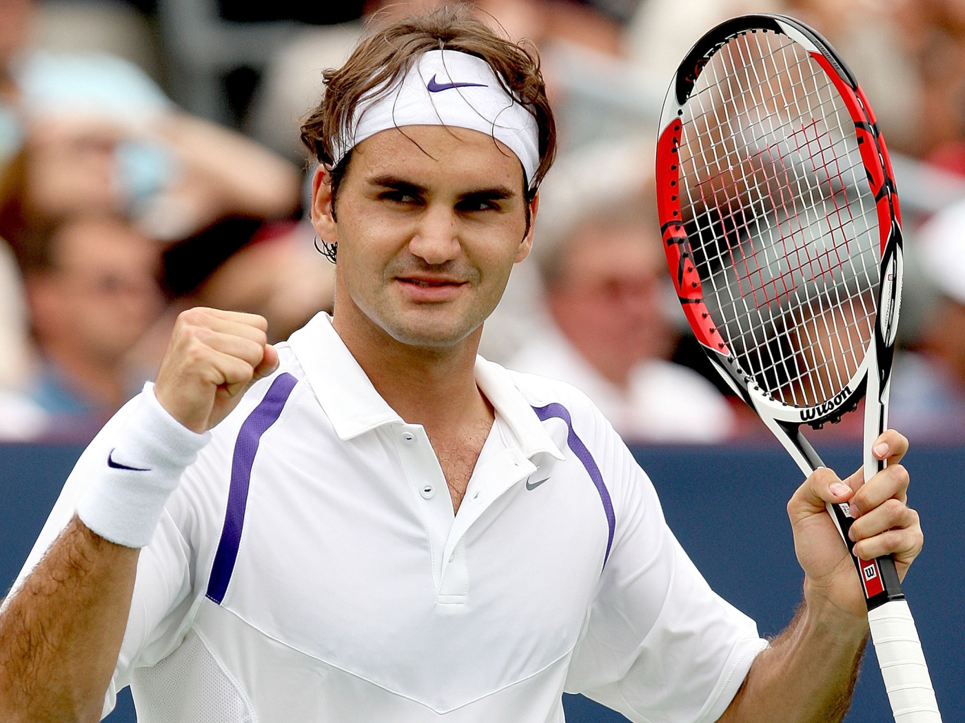 Роджер Федерер на теннисном корте