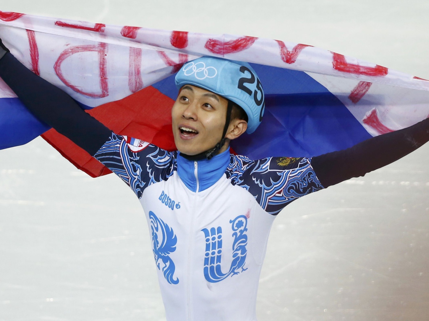 Виктор Ан с флагом России