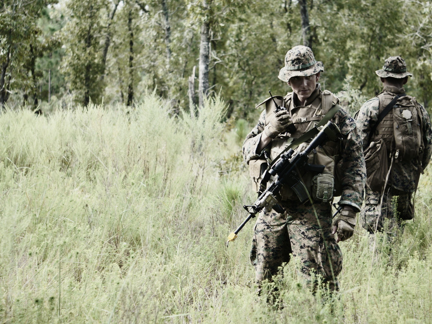 Солдаты в боевой обстановке