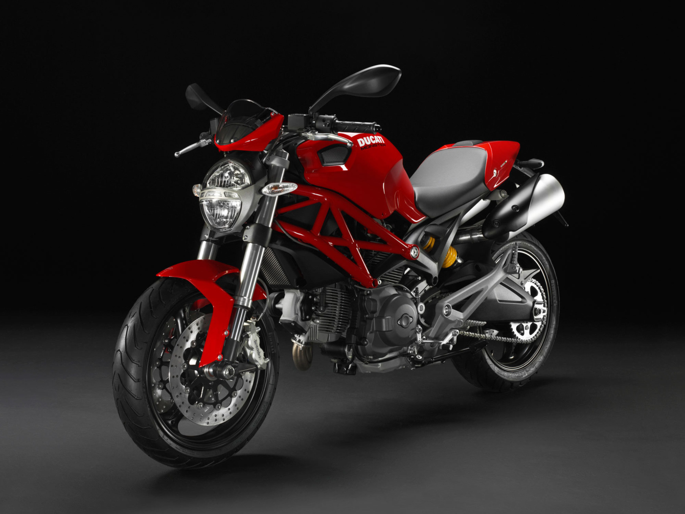 Красивый мотоцикл Ducati Monster 796 Corse Stripe