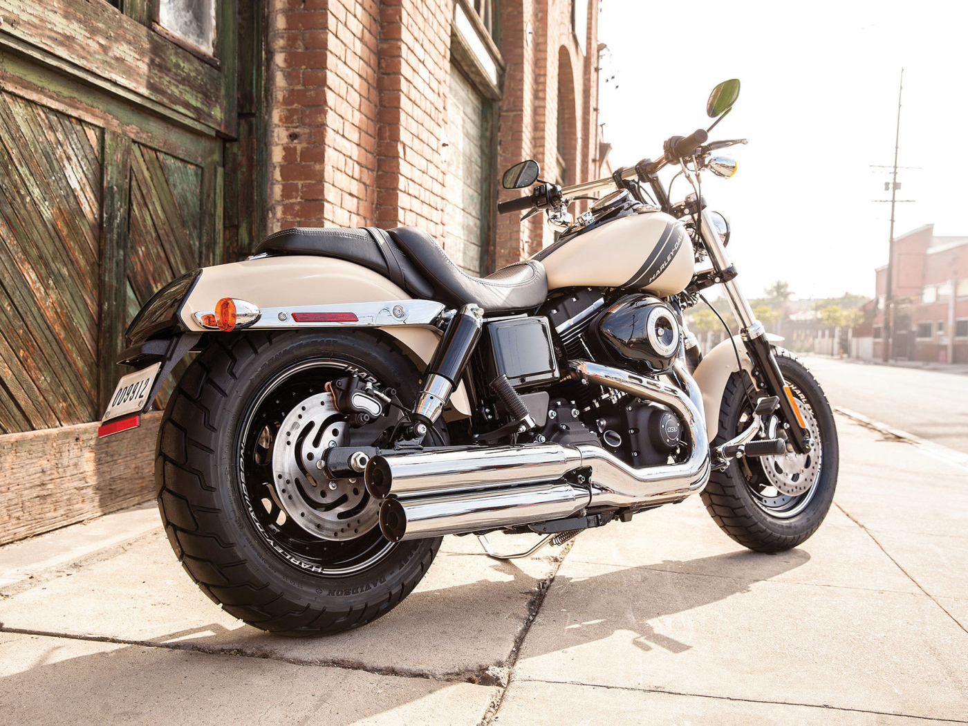 Красивый мотоцикл Harley-Davidson Dyna Fat Bob