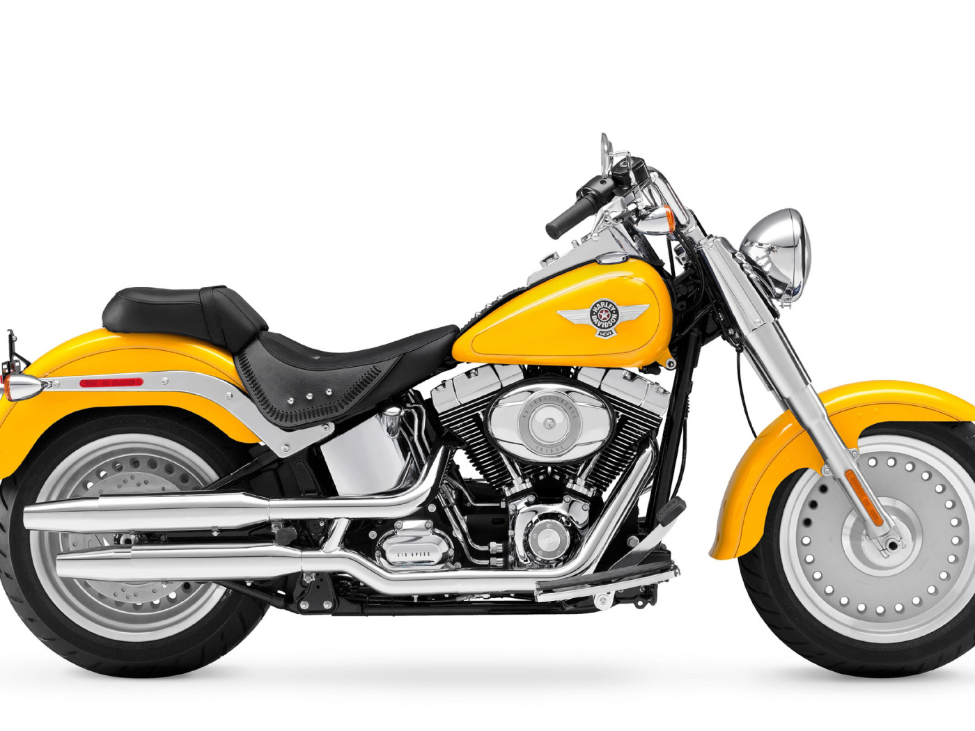 Красивый мотоцикл Harley-Davidson Fat Boy
