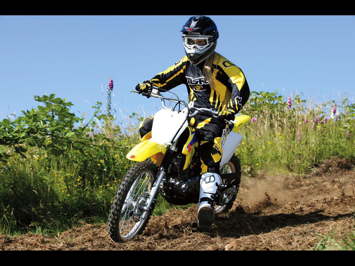 Красивый мотоцикл Suzuki  DR-Z 125