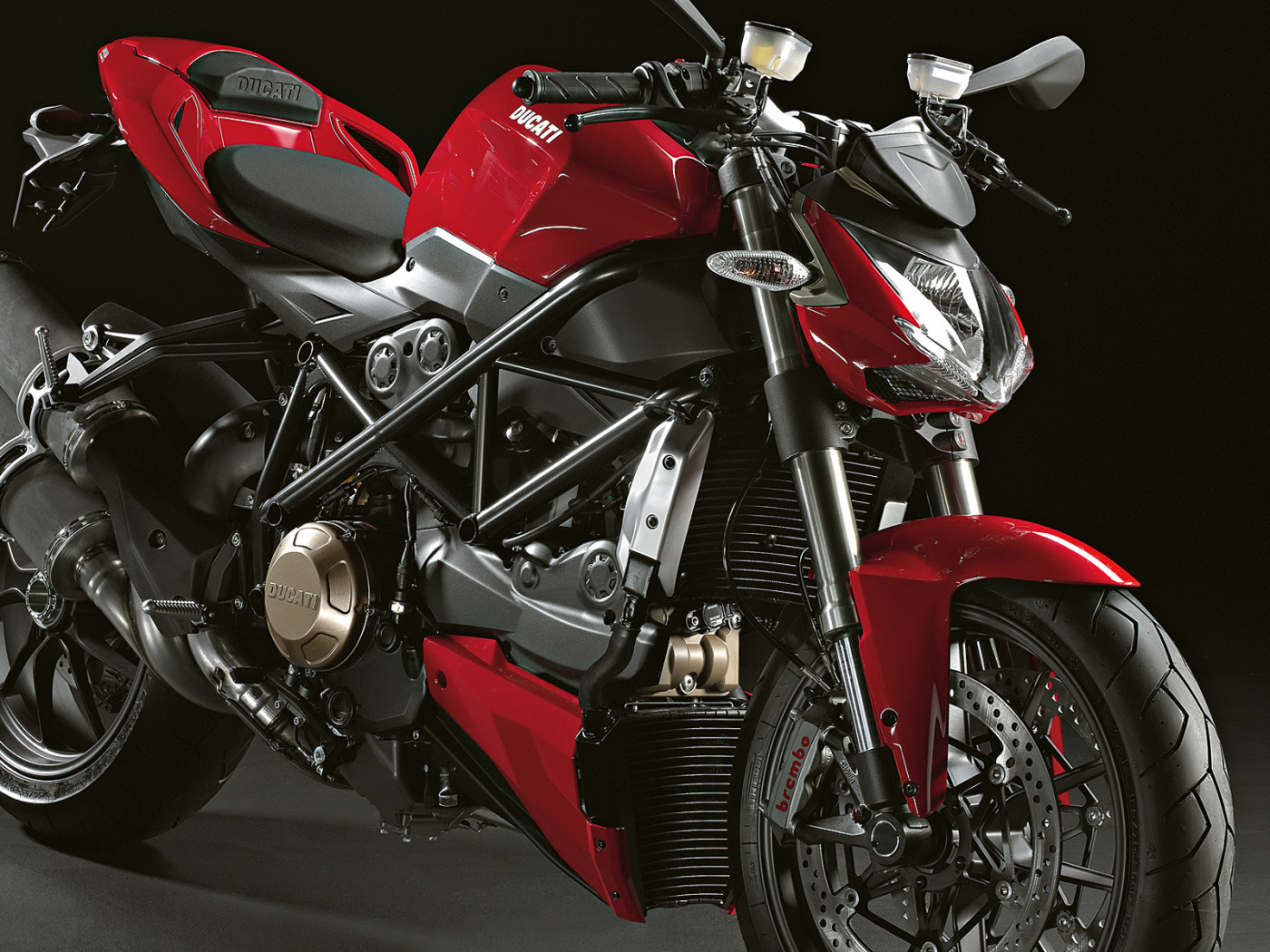 Красивый мотоцикл в москве Ducati Streetfighter 848