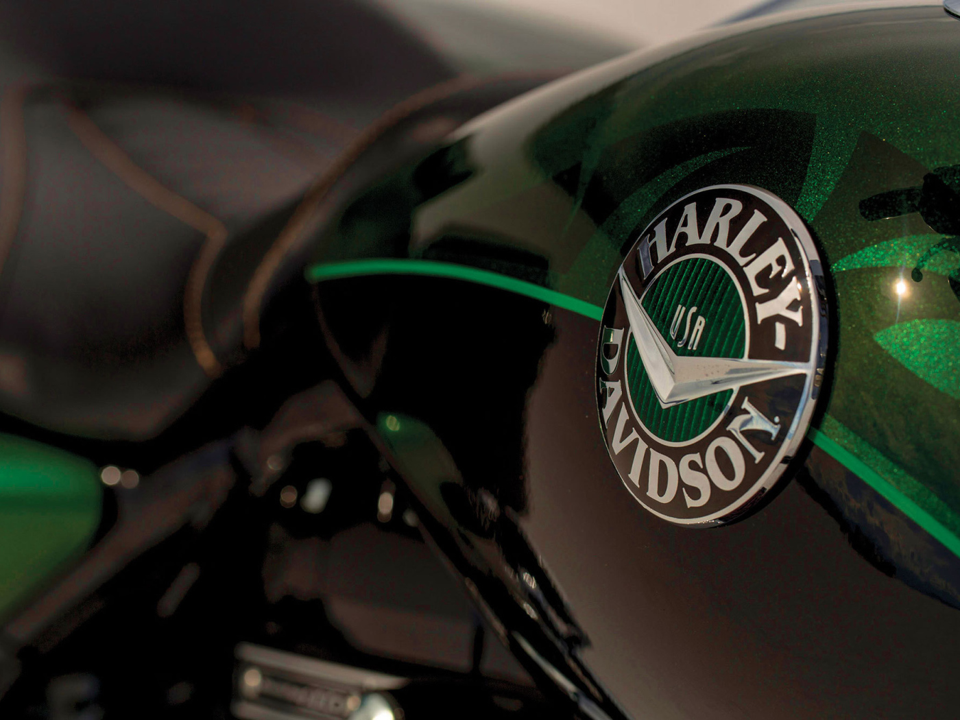 Быстрый мотоцикл Harley-Davidson CVO Road King