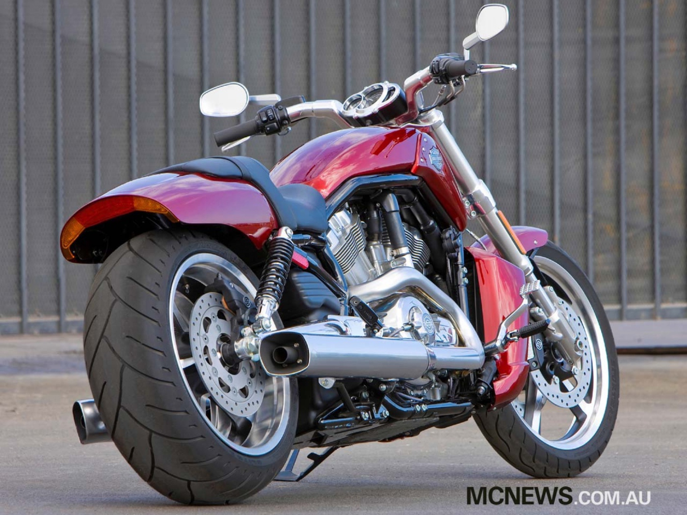 Быстрый мотоцикл Harley-Davidson V-Rod Muscle