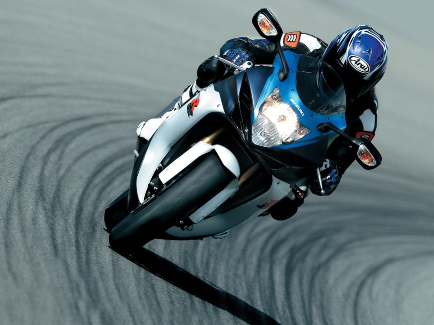 Быстрый мотоцикл Suzuki GSX-R 750