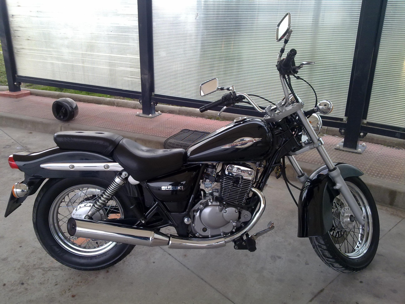 Быстрый мотоцикл Suzuki Marauder 125