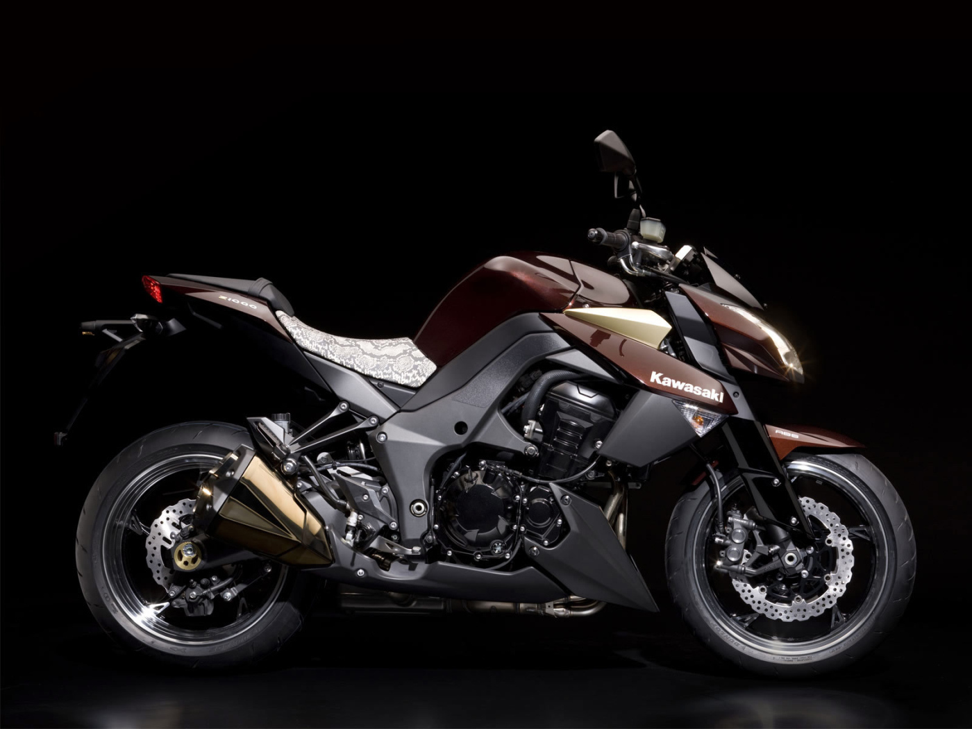 Быстрый мотоцикл Kawasaki Z 1000