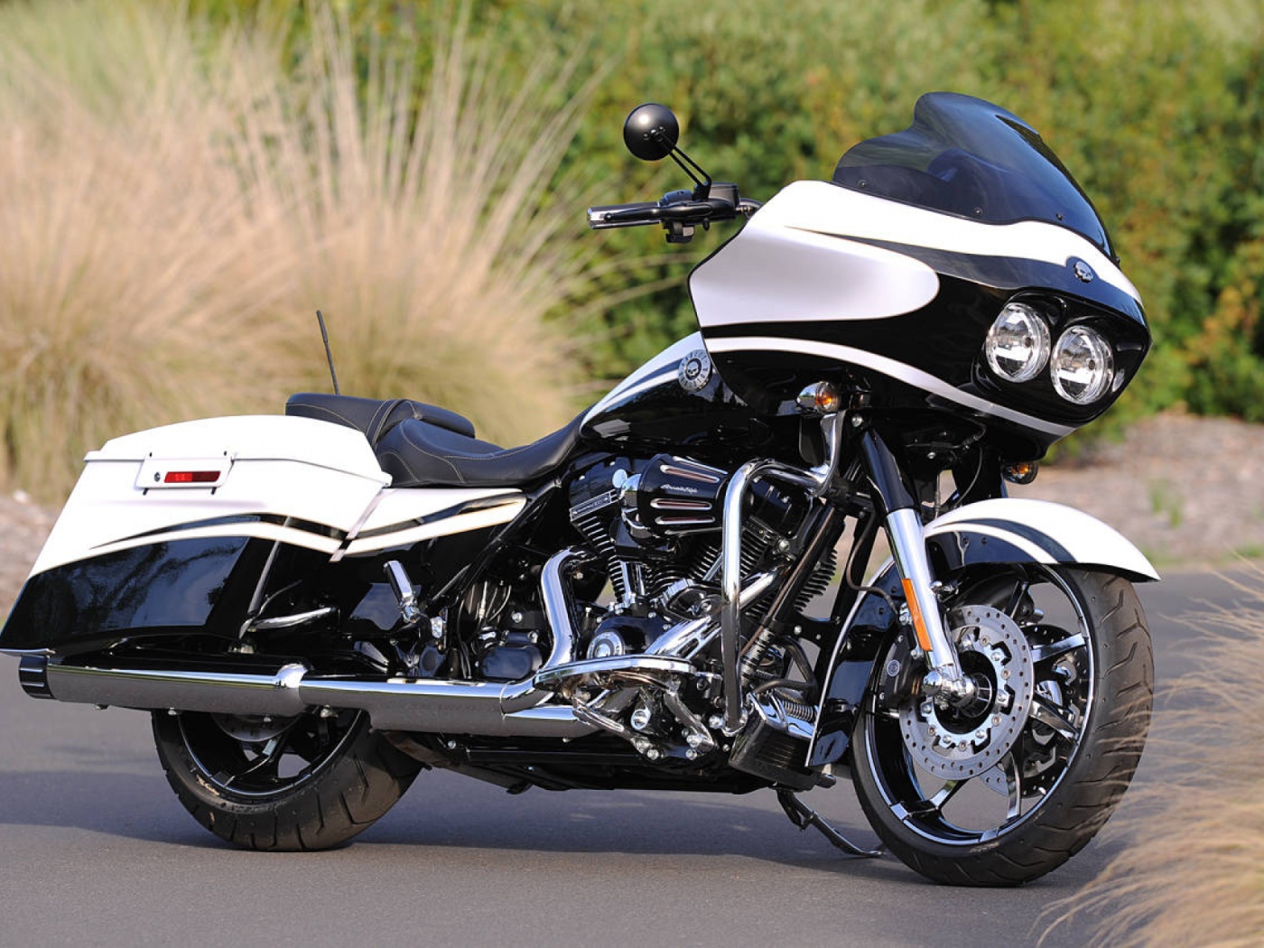 Невероятный мотоцикл Harley-Davidson CVO Road Glide Custom