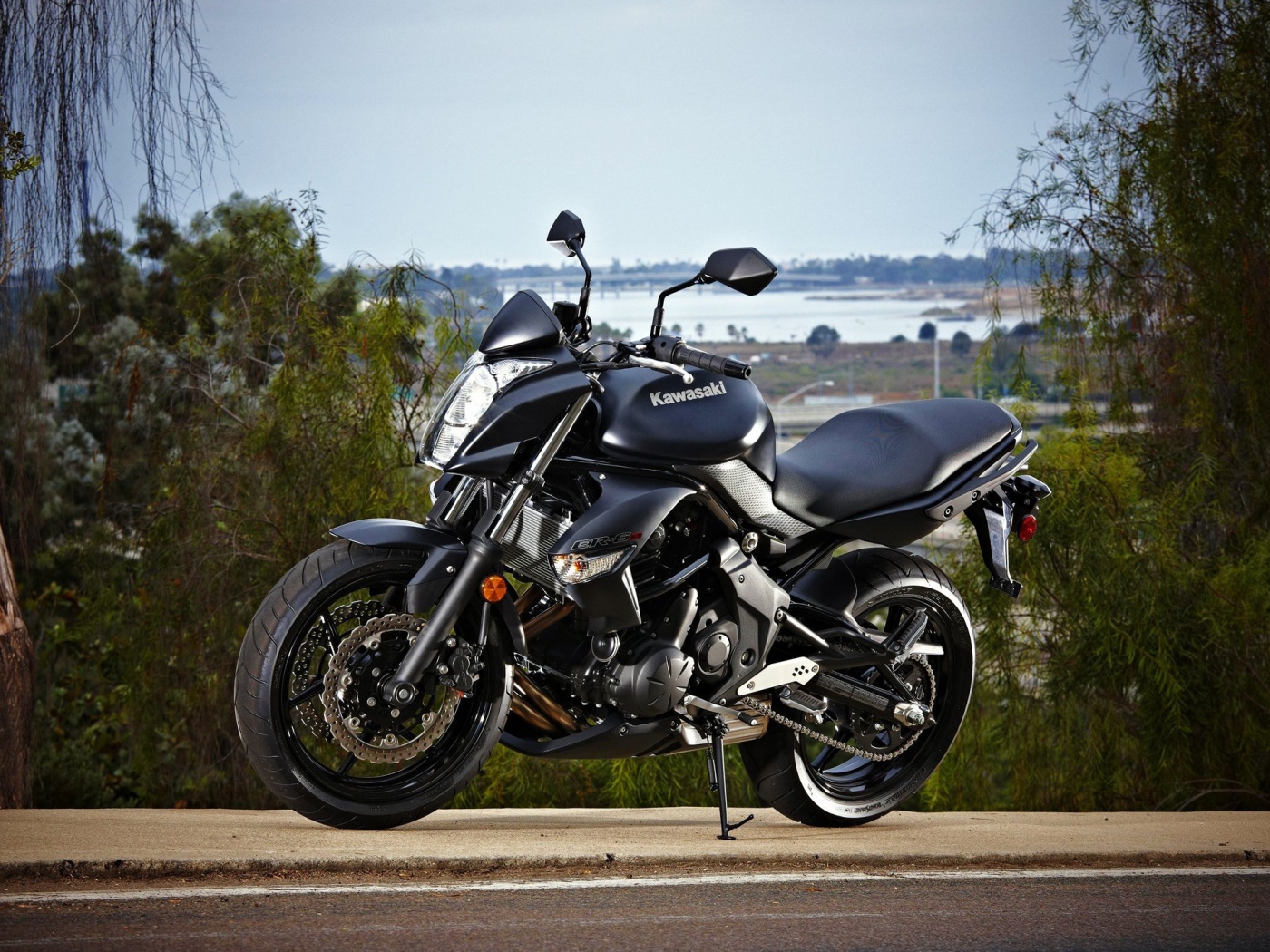 Невероятно быстрый мотоцикл Kawasaki ER-6n