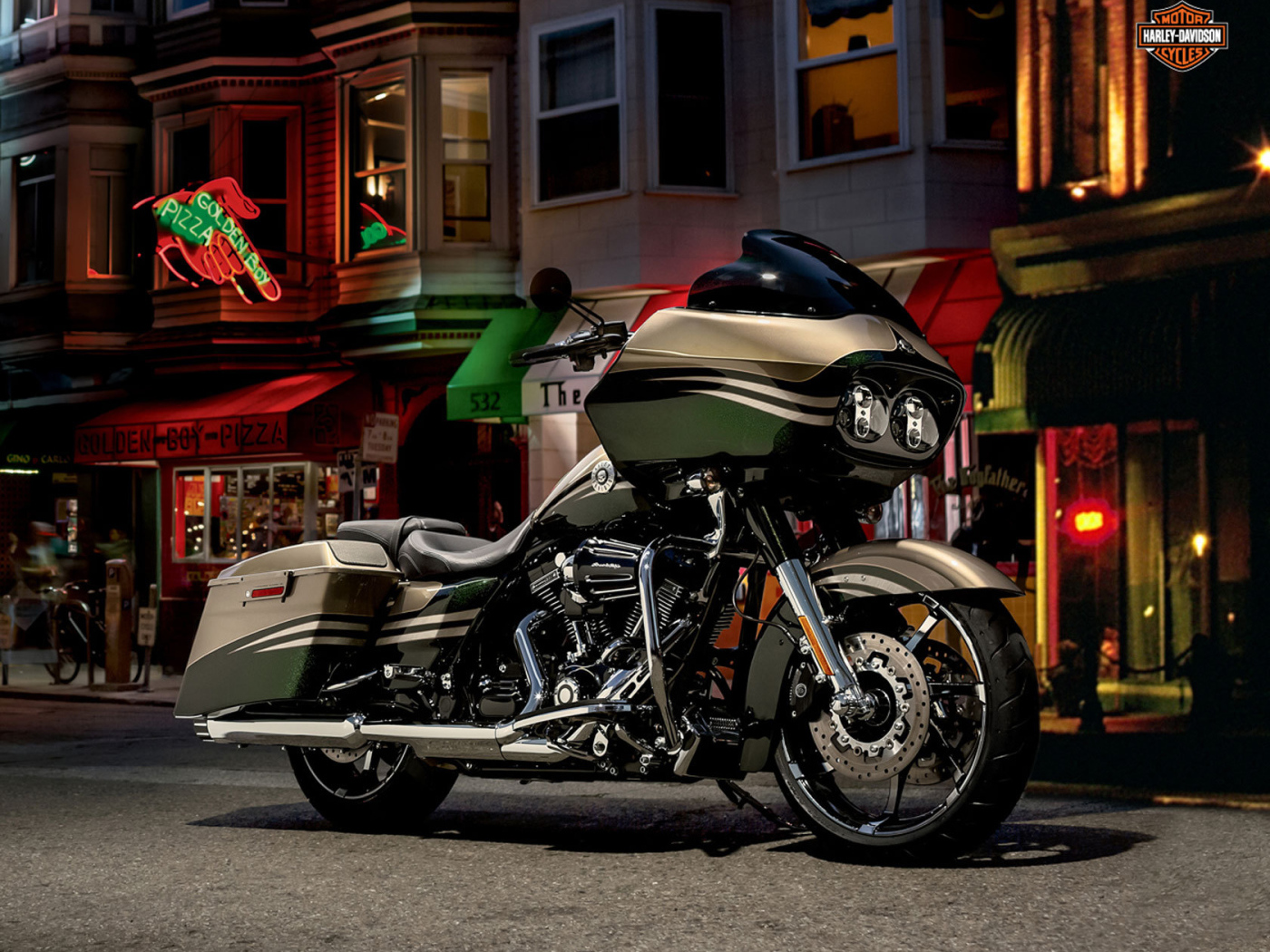 Мотоцикл модели Harley-Davidson CVO Road Glide Custom