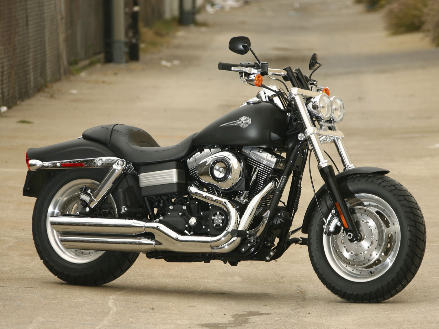 Мотоцикл модели Harley-Davidson Dyna Fat Bob