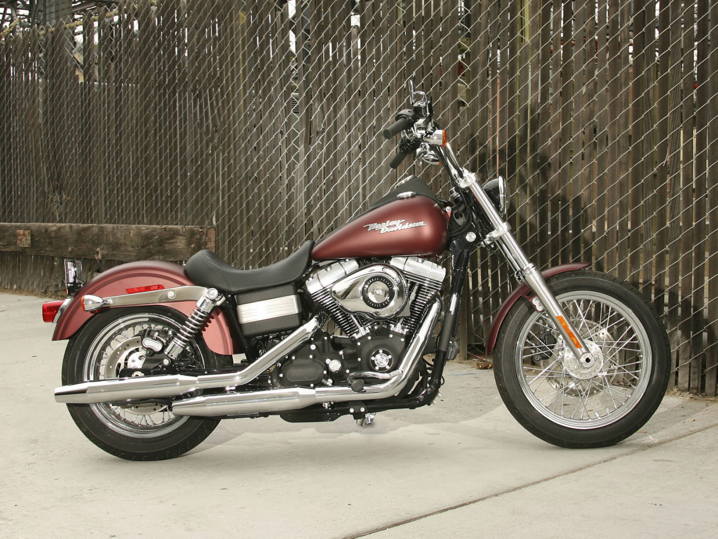 Мотоцикл модели Harley-Davidson Dyna Street Bob