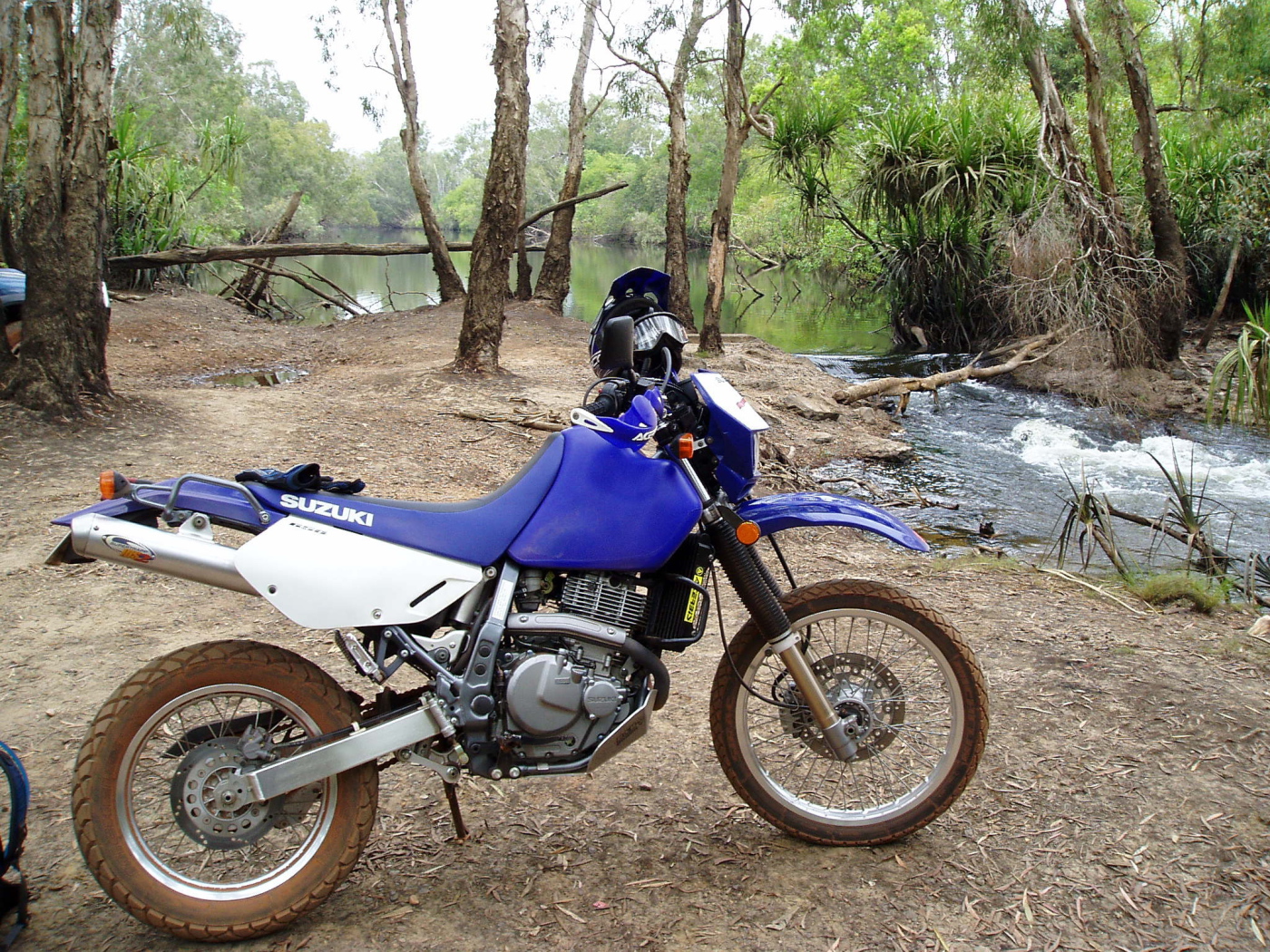 Новый надежный мотоцикл Suzuki DR 650 SE