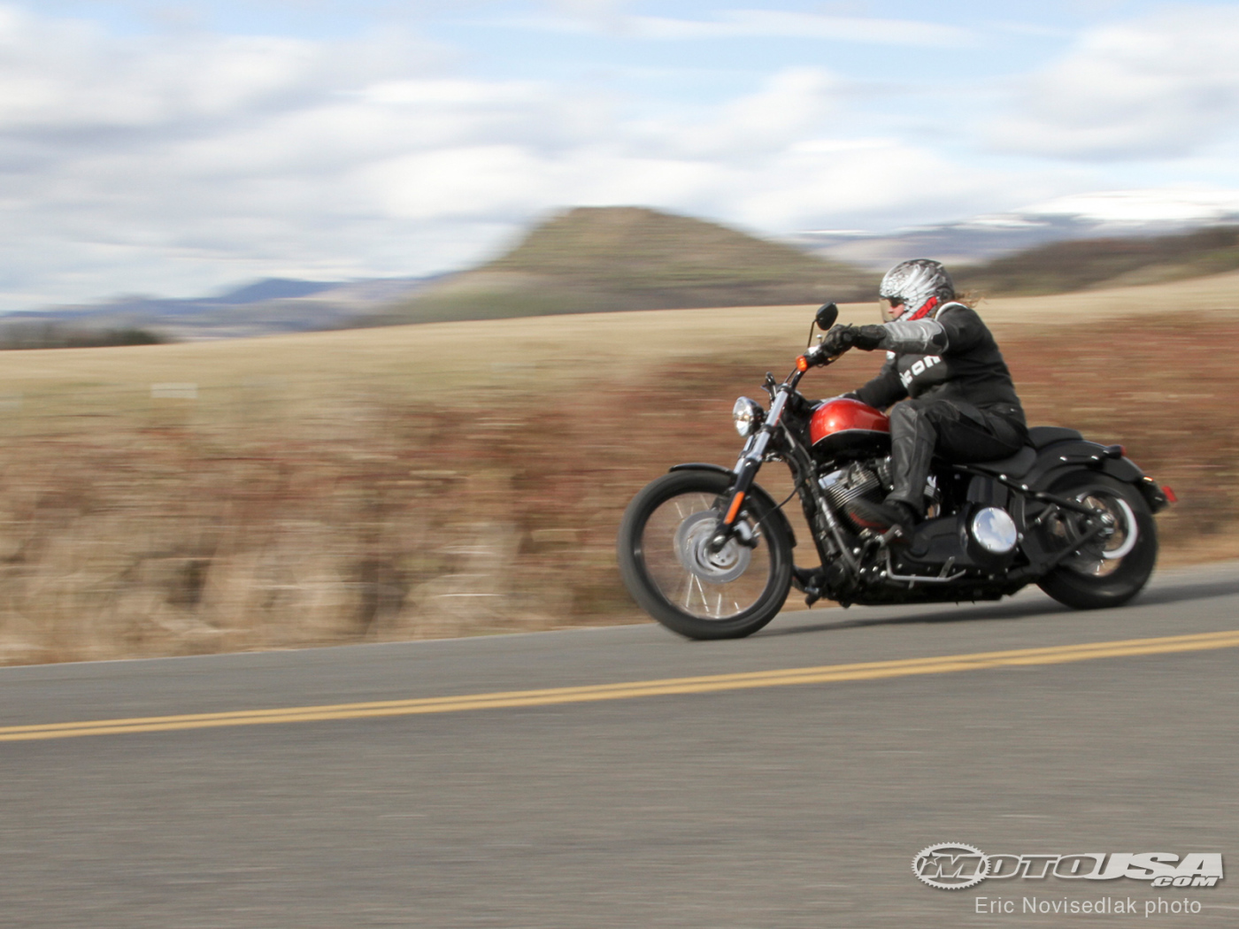 Новый надежный мотоцикл Harley-Davidson Softail Blackline