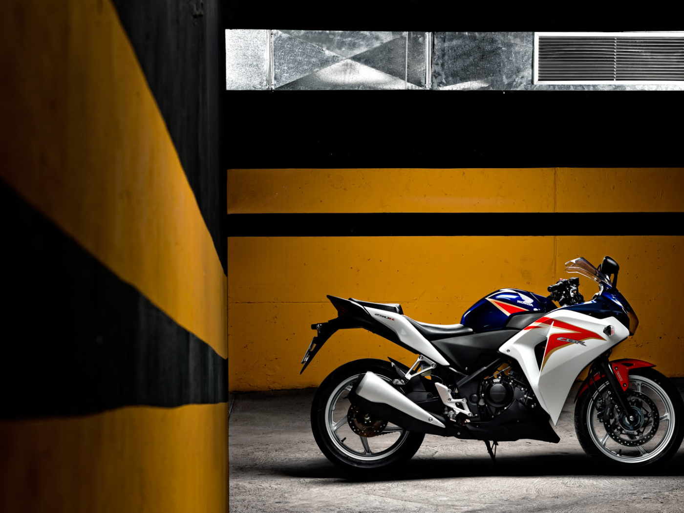 Новый надежный мотоцикл Honda CBR 250 R