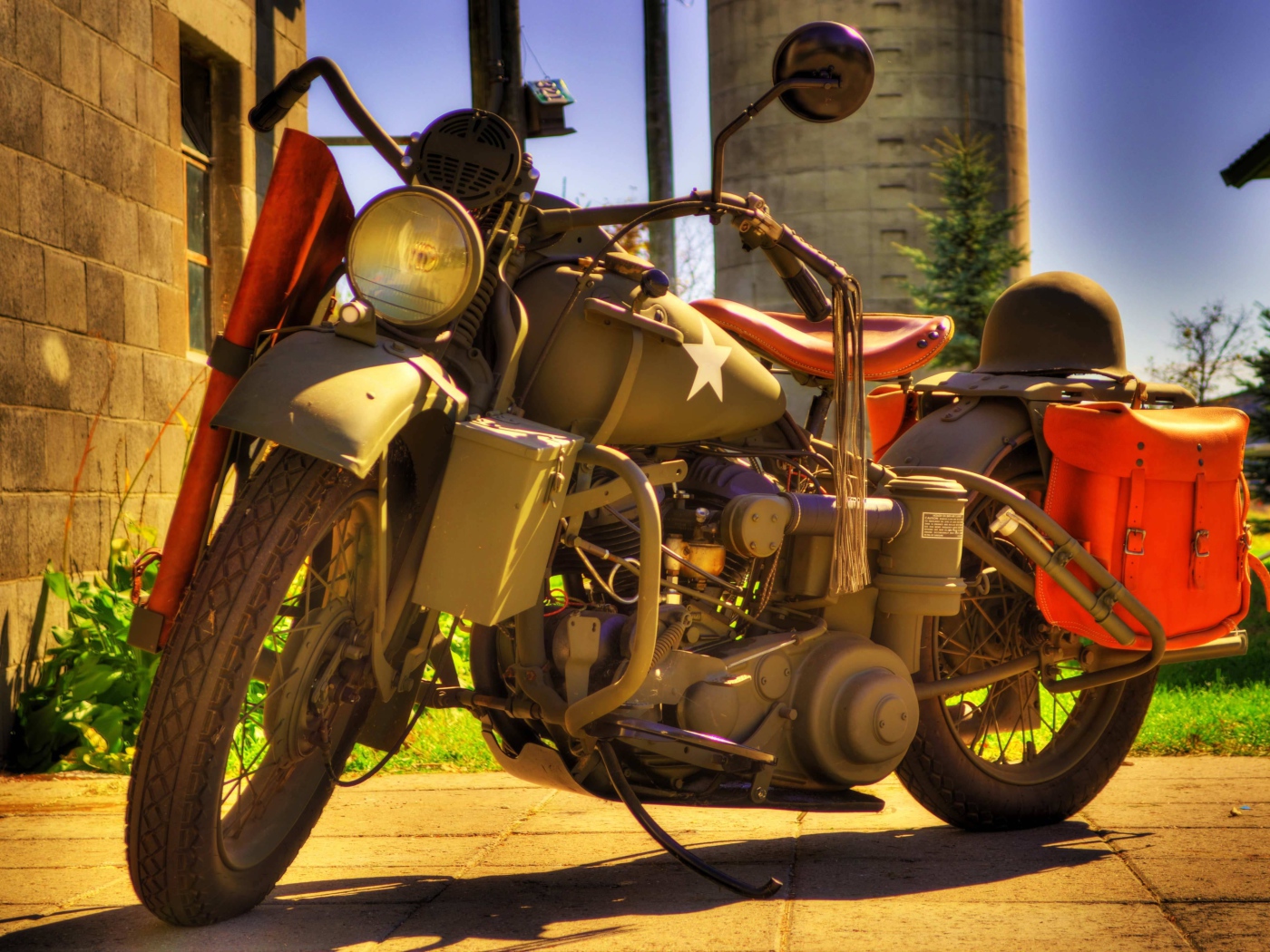 Старый армейский мотоцикл