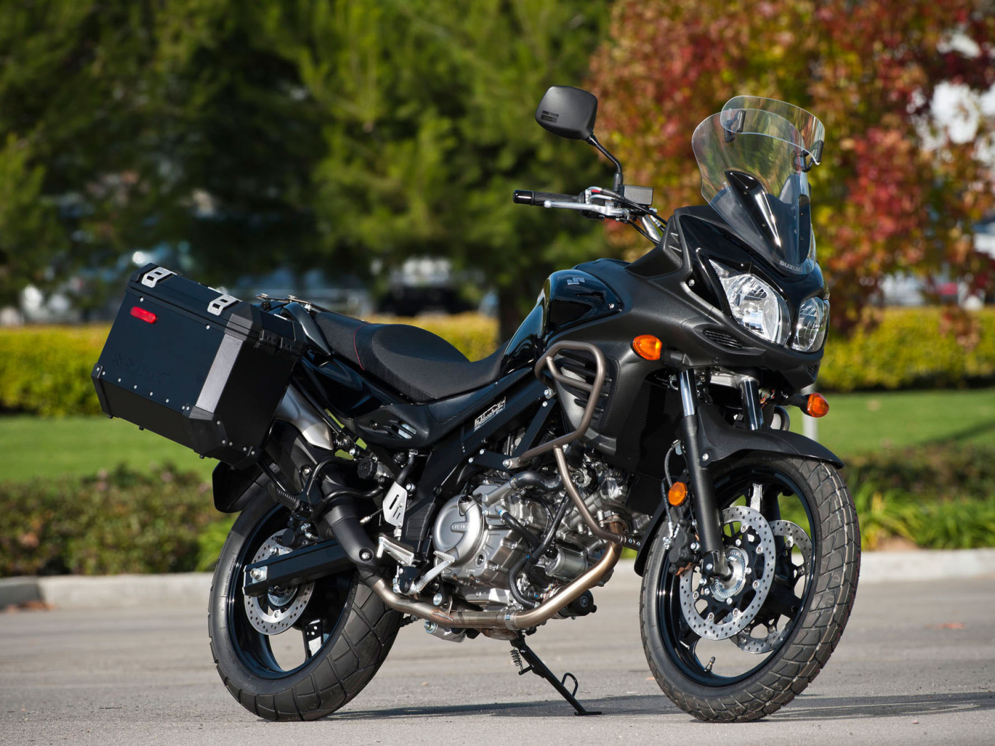 Популярный мотоцикл Suzuki V-Storm 650 ABS
