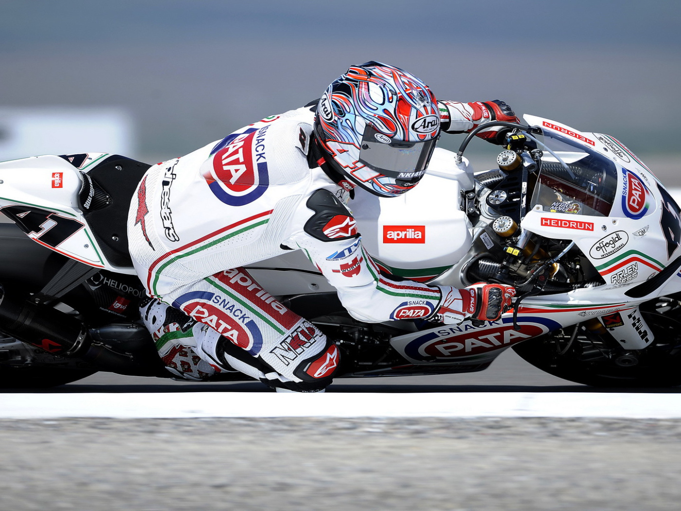 Гонщик на мотоцикле