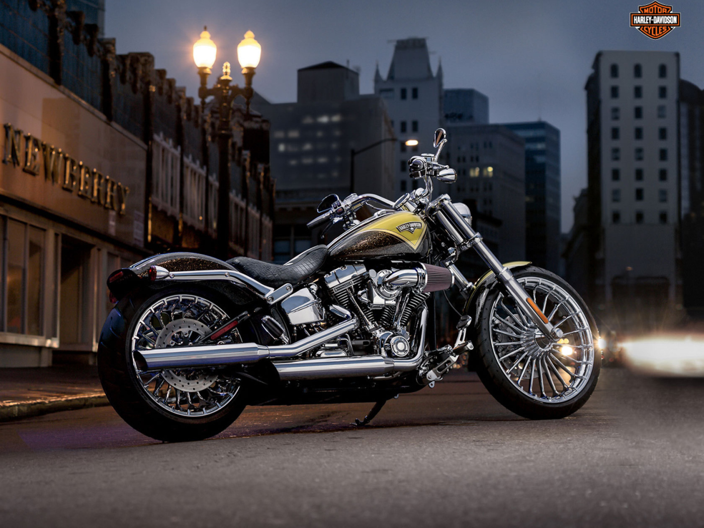 Тест-драйв мотоцикла Harley-Davidson CVO Breakout