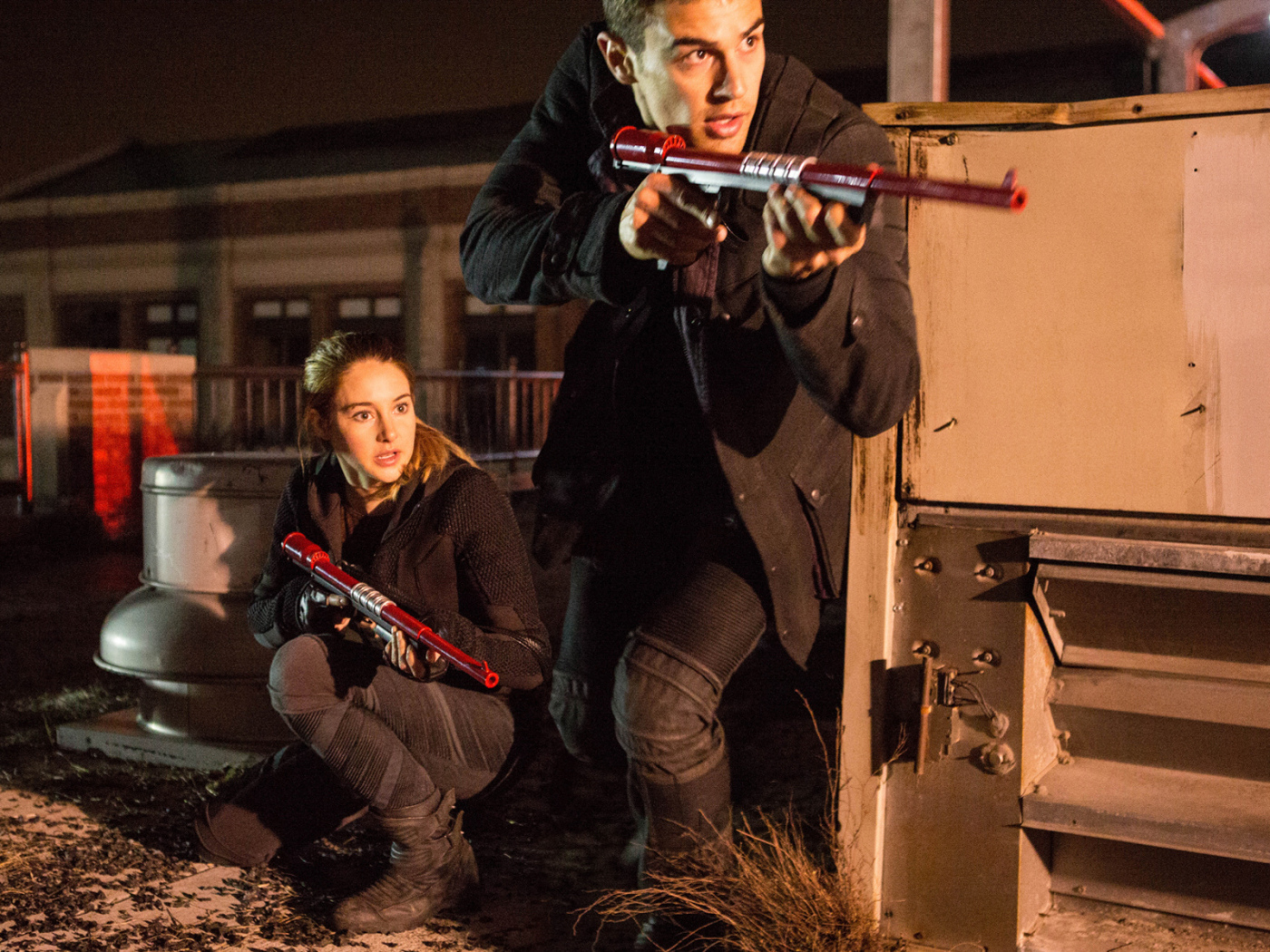 Суперзвезда Тео Джеймс