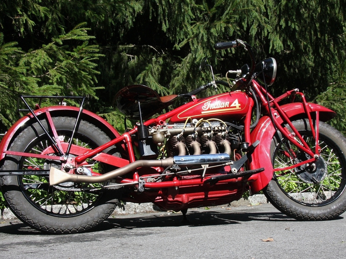 Индийский мощный мотоцикл