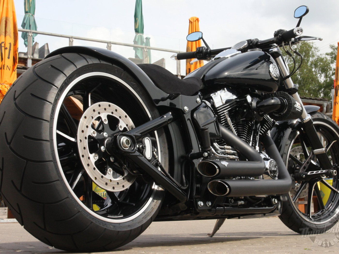 Невероятно быстрый мотоциклHarley-Davidson Softail Breakout