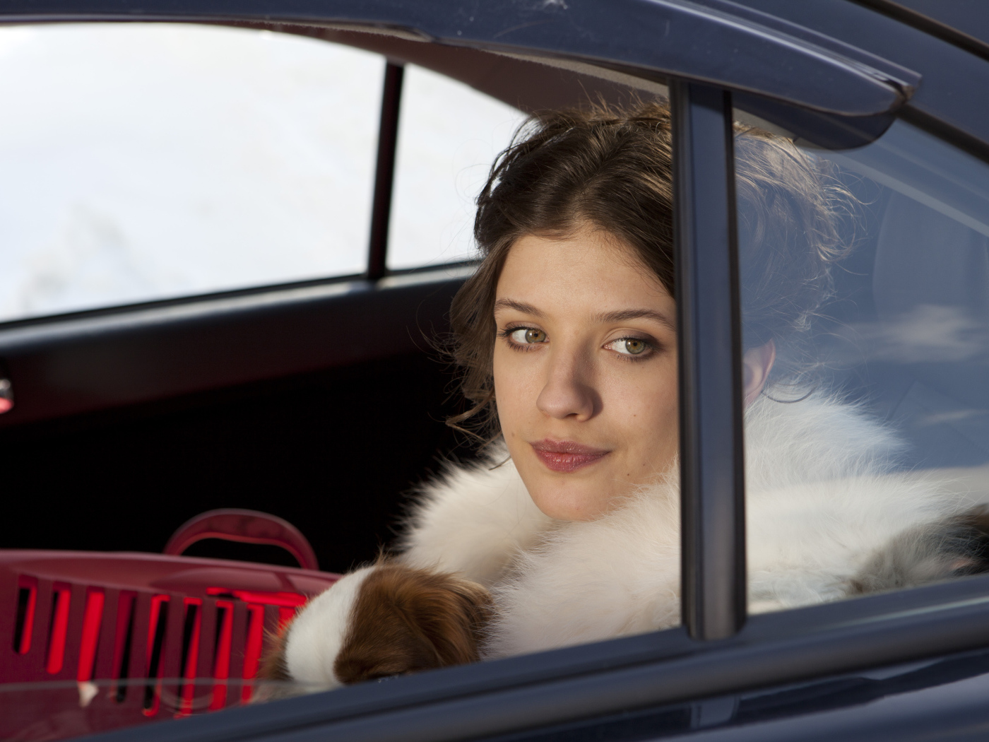 Ёлки 3 девушка в машине