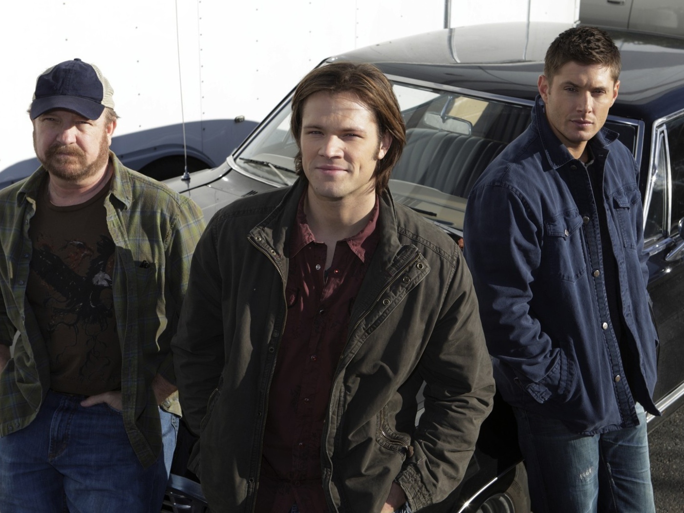 Винчестеры у автомобиля из сериала Сверхъестественное