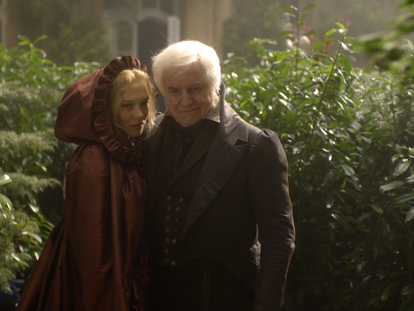 Интересный кинофильм Красавица и чудовище 2014