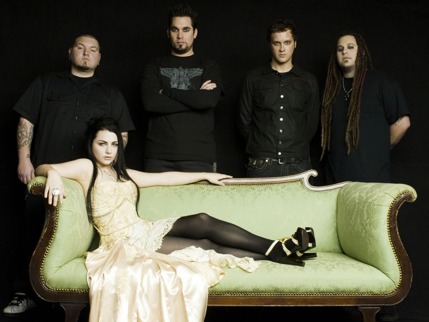 Evanescence на диване