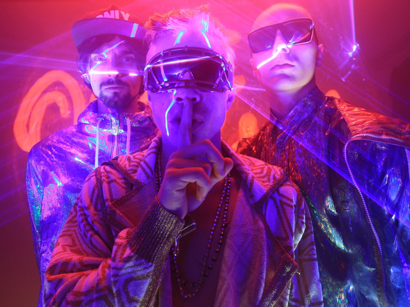 Сценический наряд группы Quest Pistols