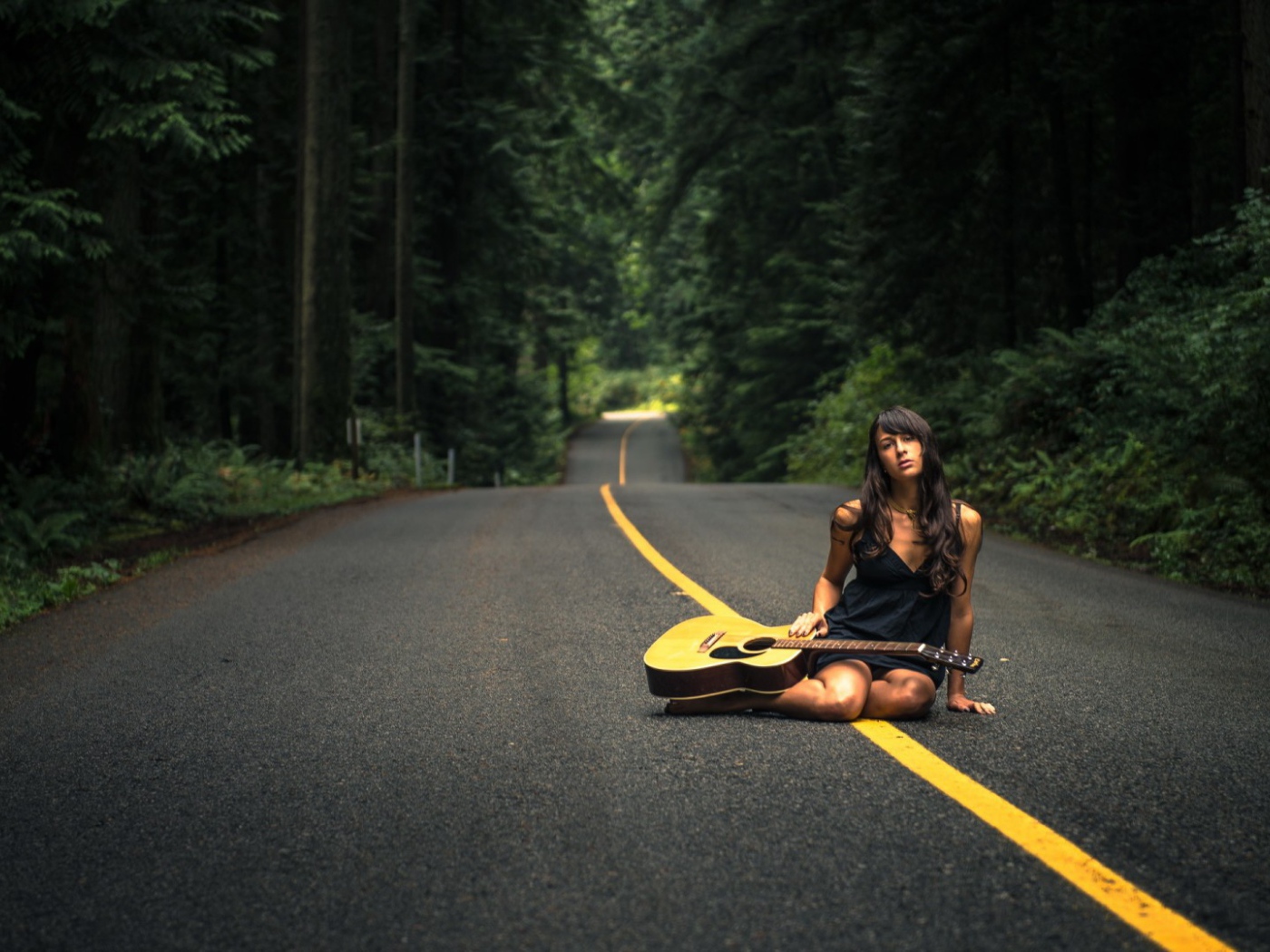 Жёлтая разделительная полоса