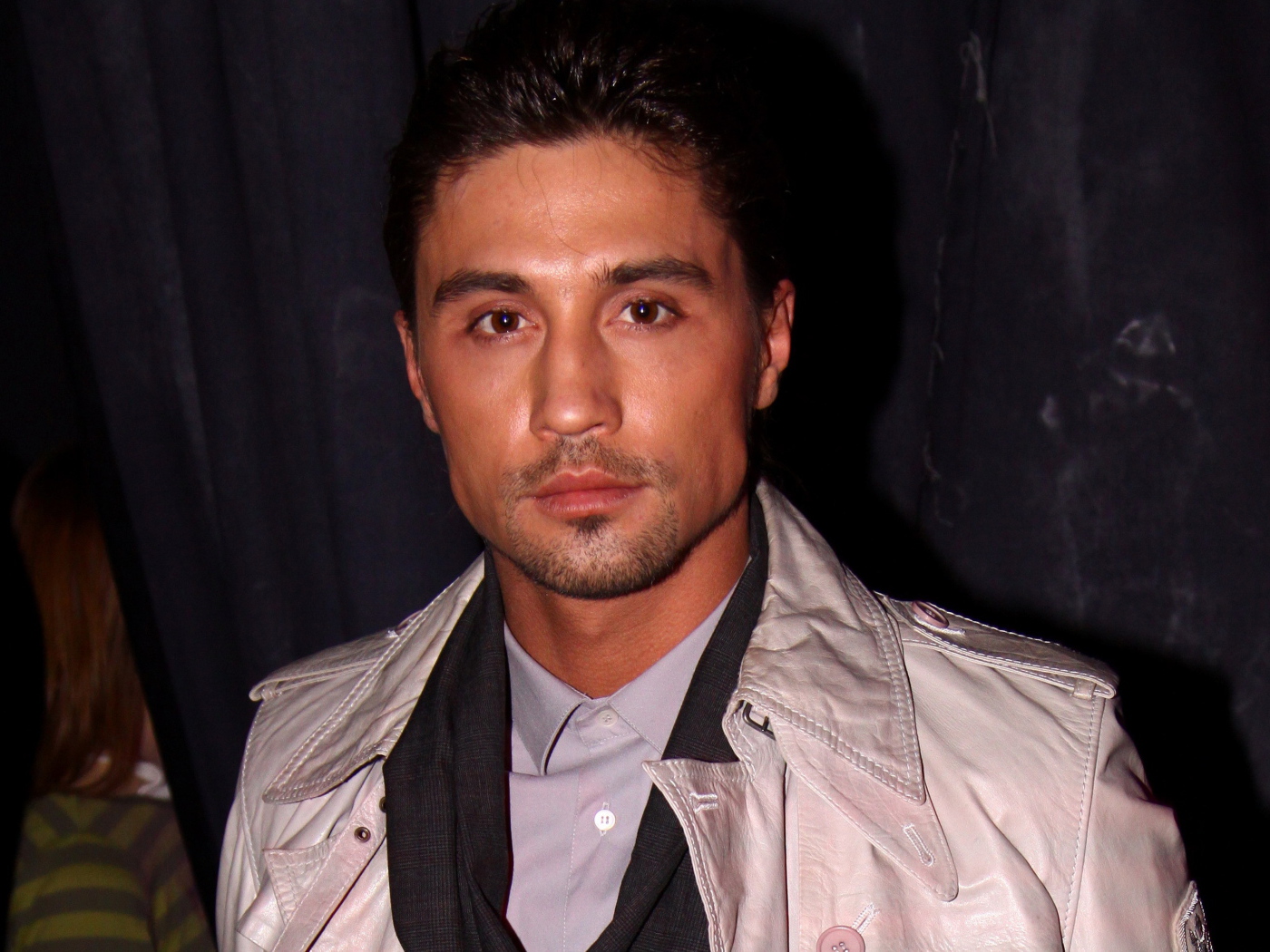 Дима Билан в элегантном плаще 