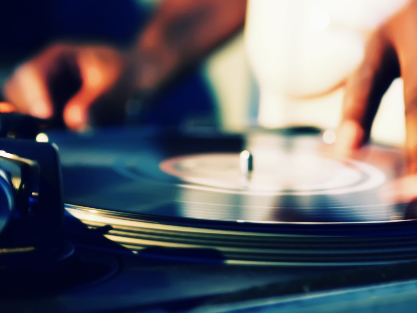 Руки диджея