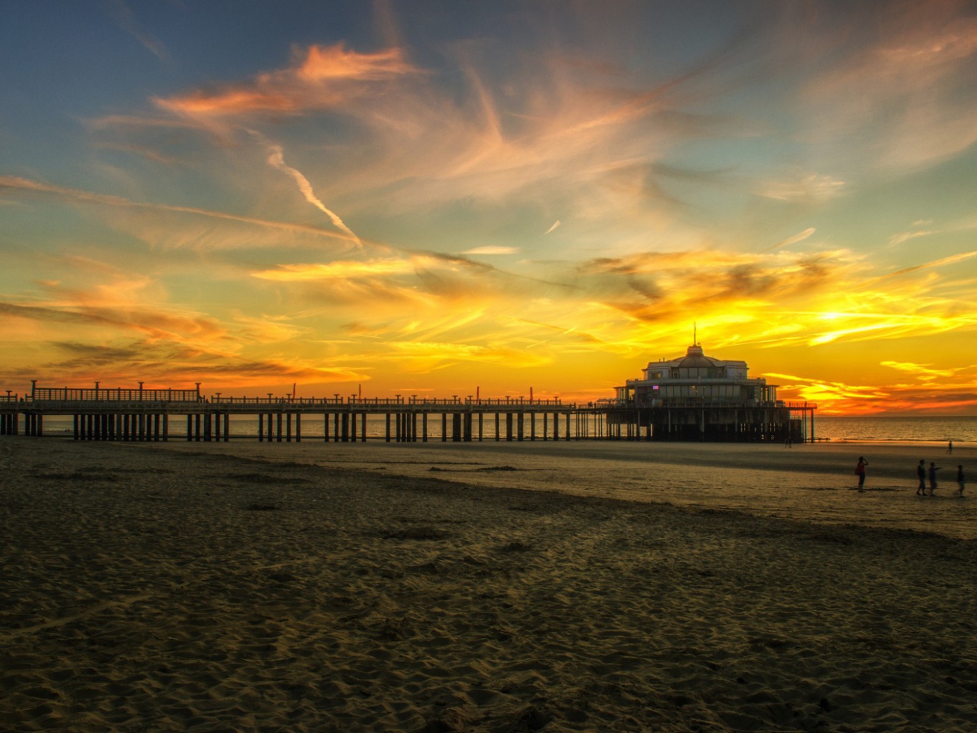 Мост и красивое небо