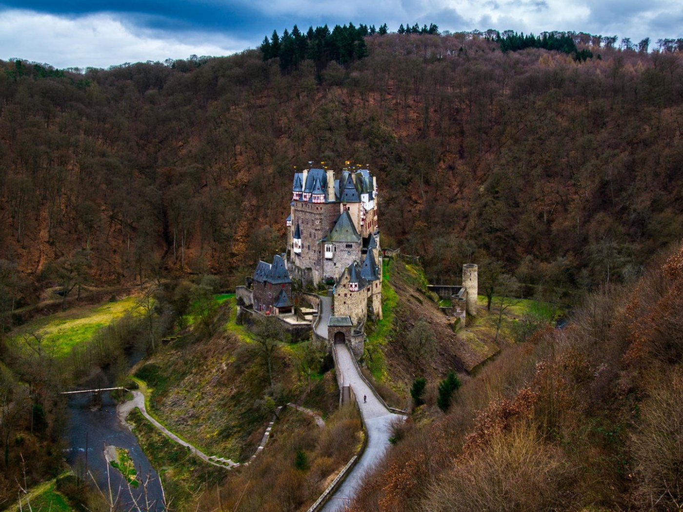 Дорога в старый замок