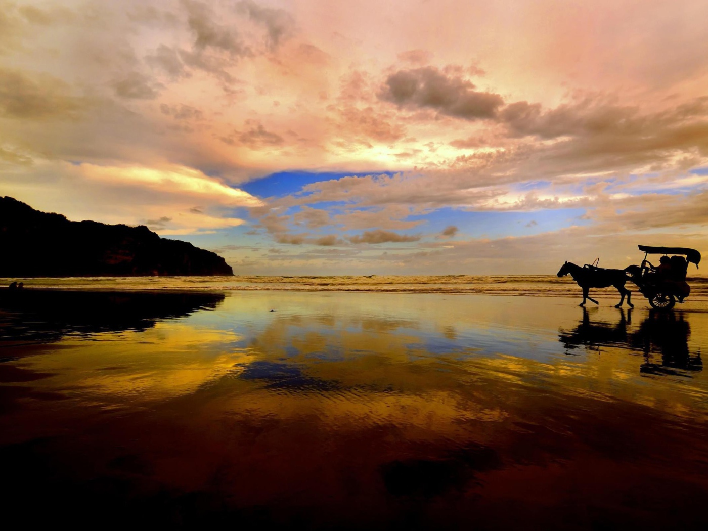 Катание на лошади по пляжу