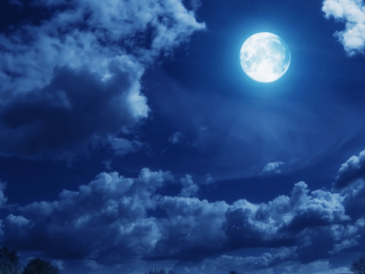 Облака в лунную ночь