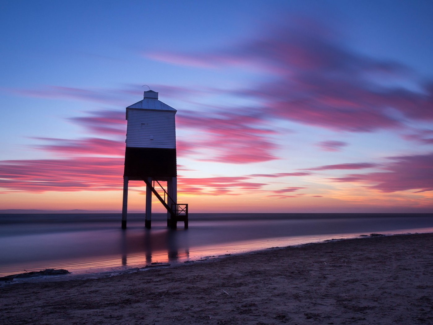 Розовые облака над морем