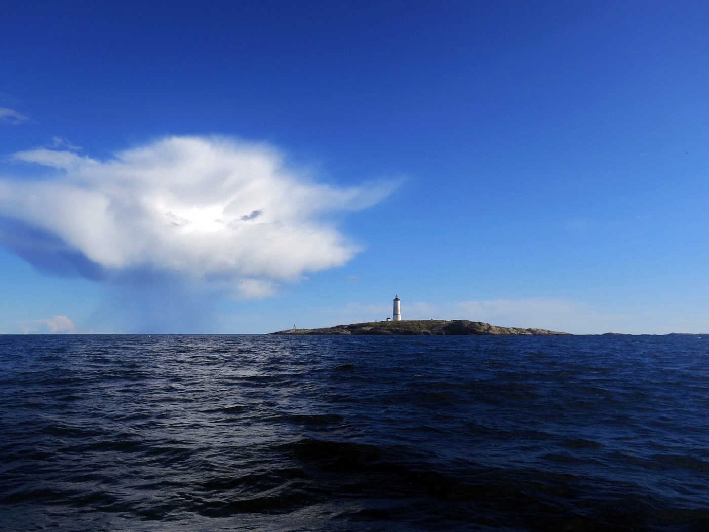 Остров с маяком