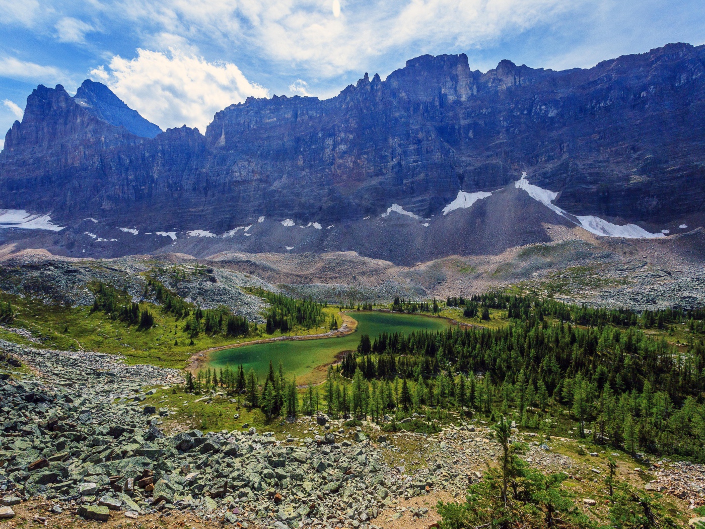 Суровый горный пейзаж